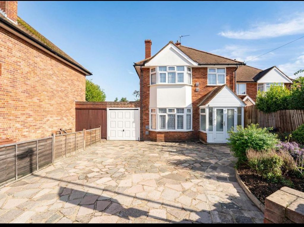 4 bed semidetached house for sale in Speart Lane, Heston, Hounslow TW5