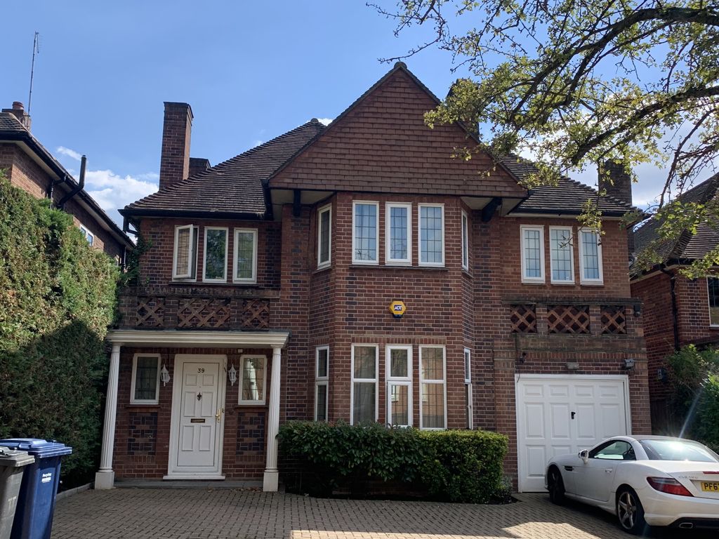 39 Crooked Usage, Finchley, London N3