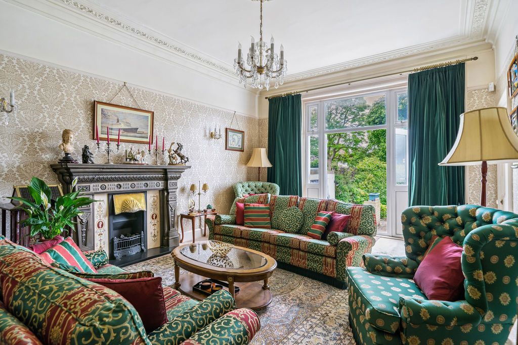 9 bed detached house for sale in Burnt Ash Hill, London SE12, £