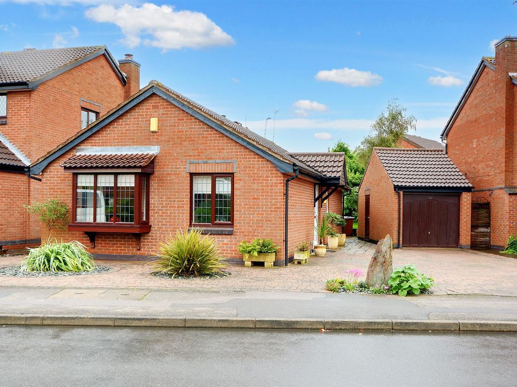3 bed bungalow for sale in Torvill Drive, Wollaton, Nottingham NG8, £