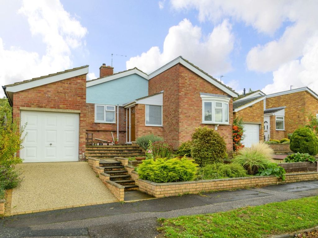 2 bed detached bungalow for sale in Godwin Close, Bromham, Bedford MK43