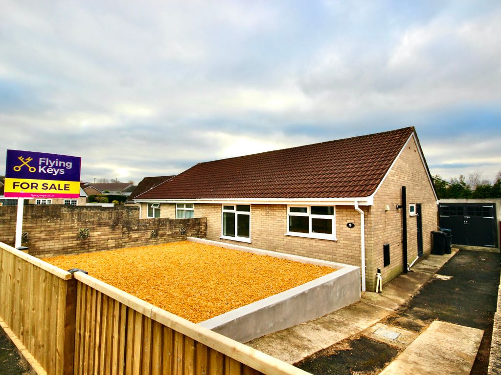 2 bed bungalow to rent in Ty Llwyd Parc Estate, Quakers Yard, Treharris