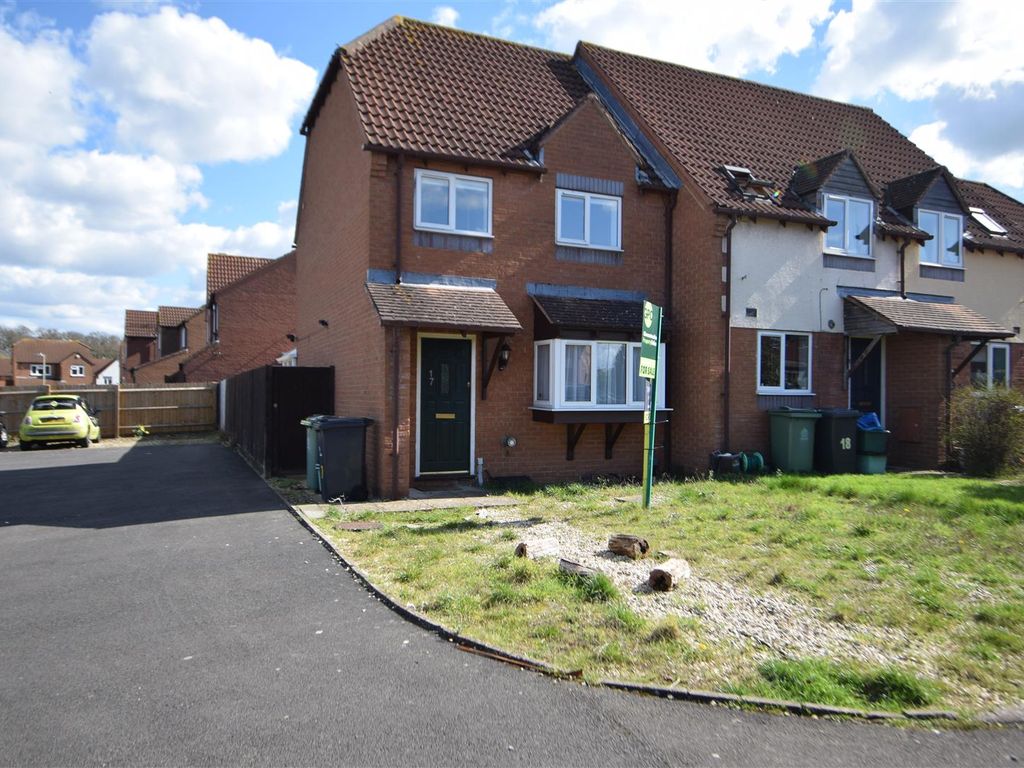 3 bed end terrace house for sale in Hasfield Close, Quedgeley