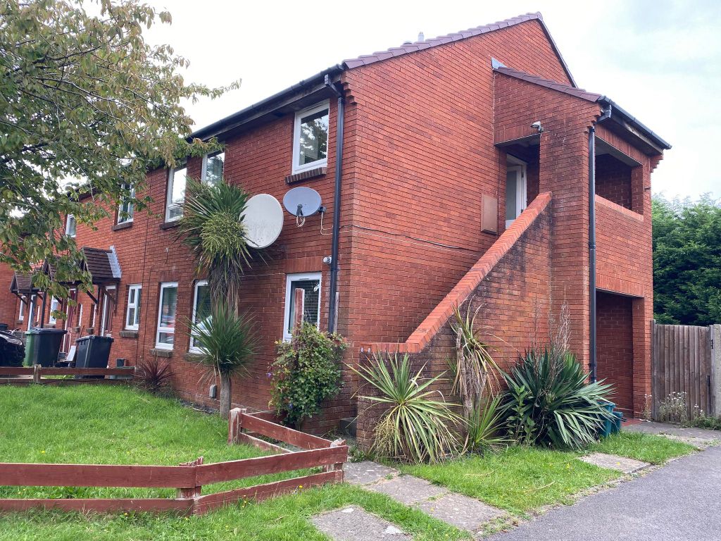 Studio to rent in Brent Close, Thatcham RG19, £725 pcm Zoopla