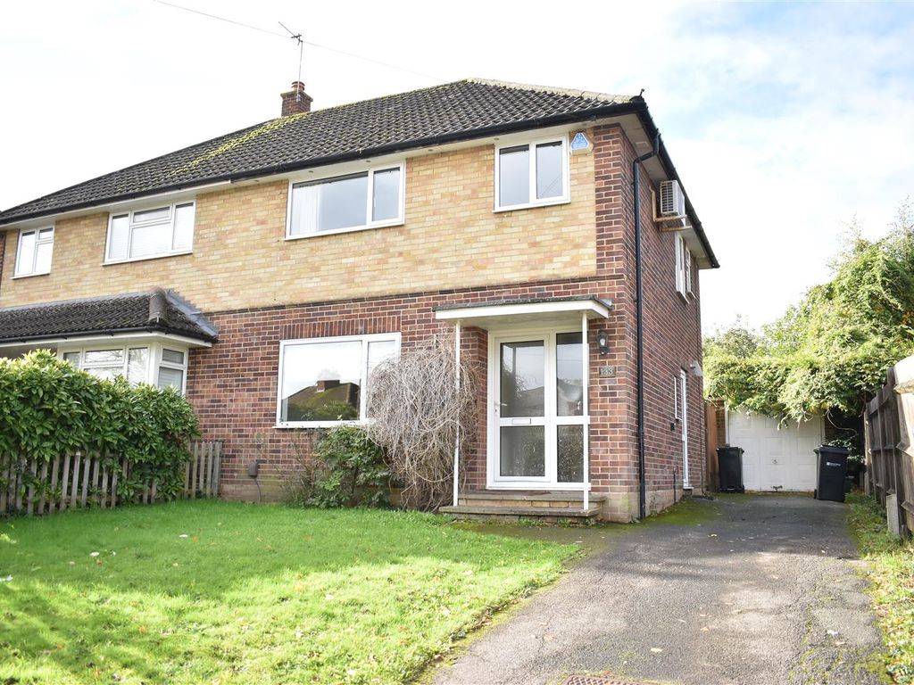 3 bed semidetached house to rent in Cobham Road, Fetcham, Leatherhead