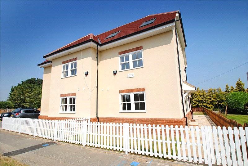 4 bed semidetached house to rent in Redcroft Cottages, Ockendon Road