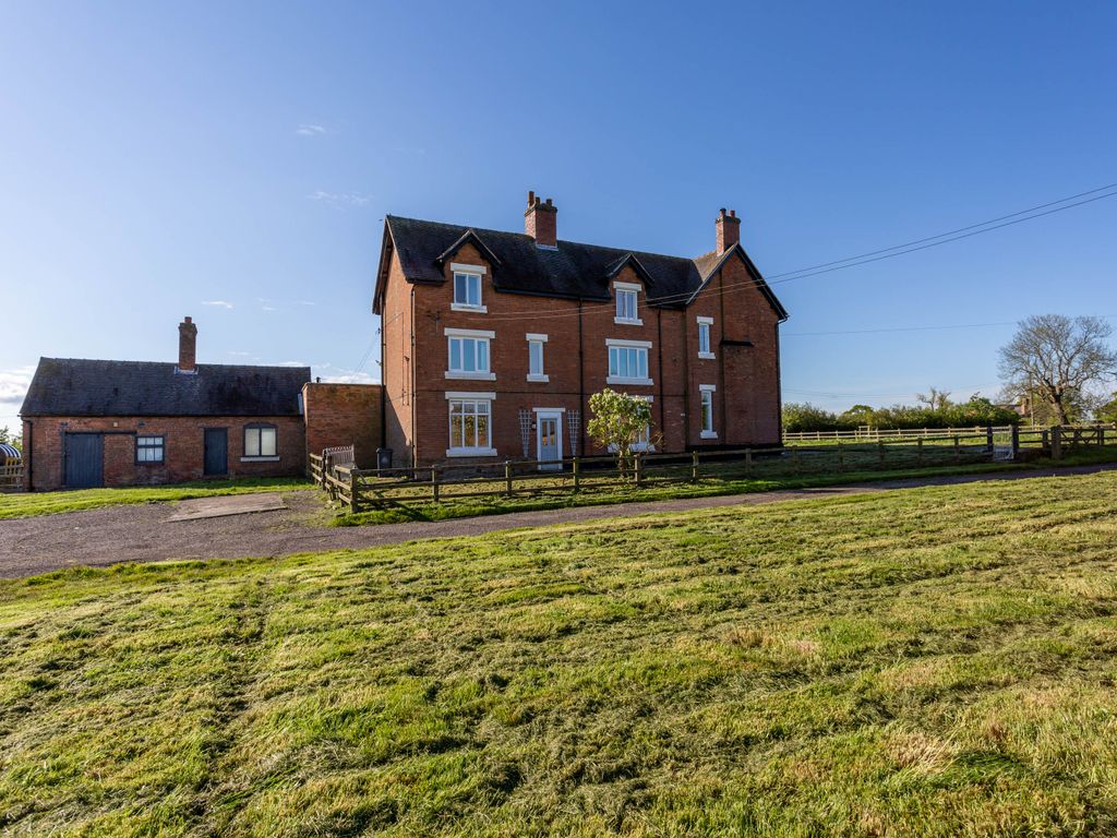 6 bed farmhouse to rent in Moreton Wood, Whitchurch, Shropshire SY13, £