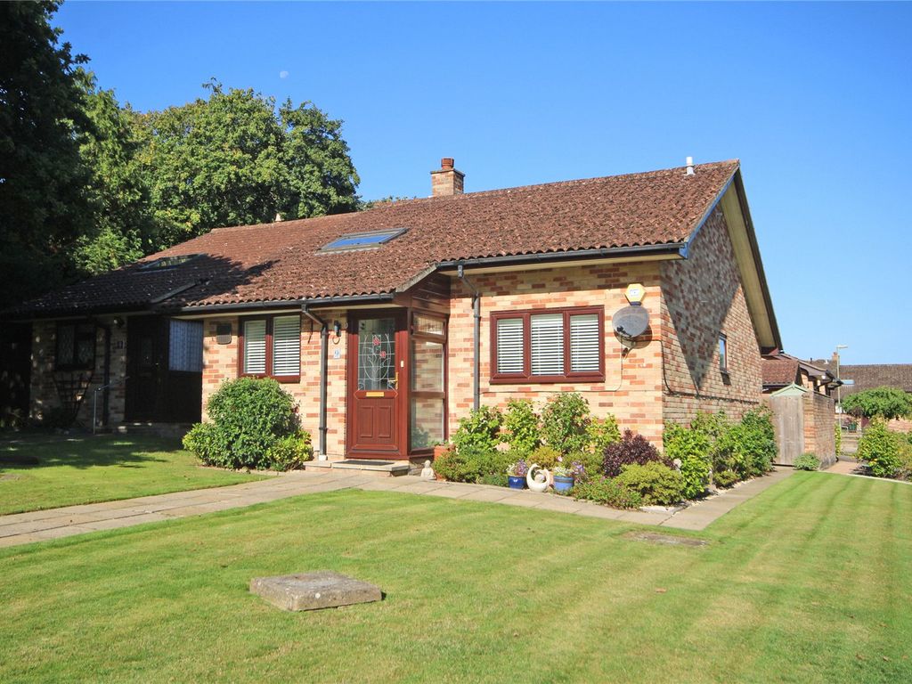 2 bed bungalow for sale in Glengarry, New Milton, Hampshire BH25, £385,000 Zoopla