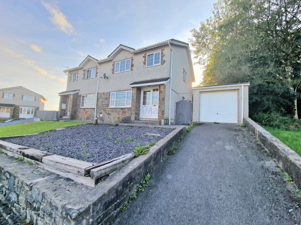 3 bed semidetached house for sale in Maple Drive, Brackla, Bridgend