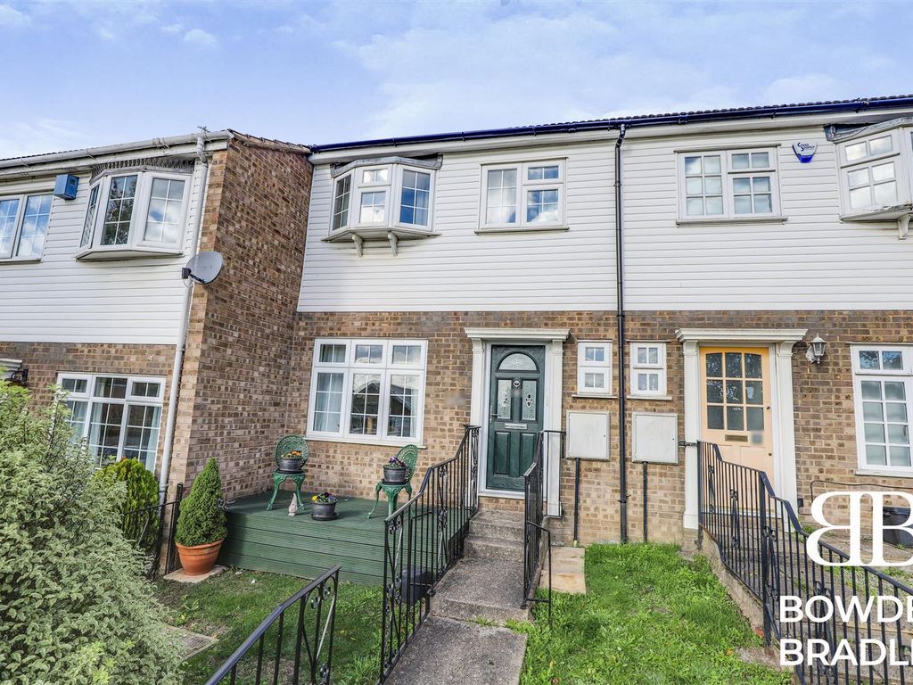 3 bed terraced house for sale in Amwell View, New North Road, Ilford