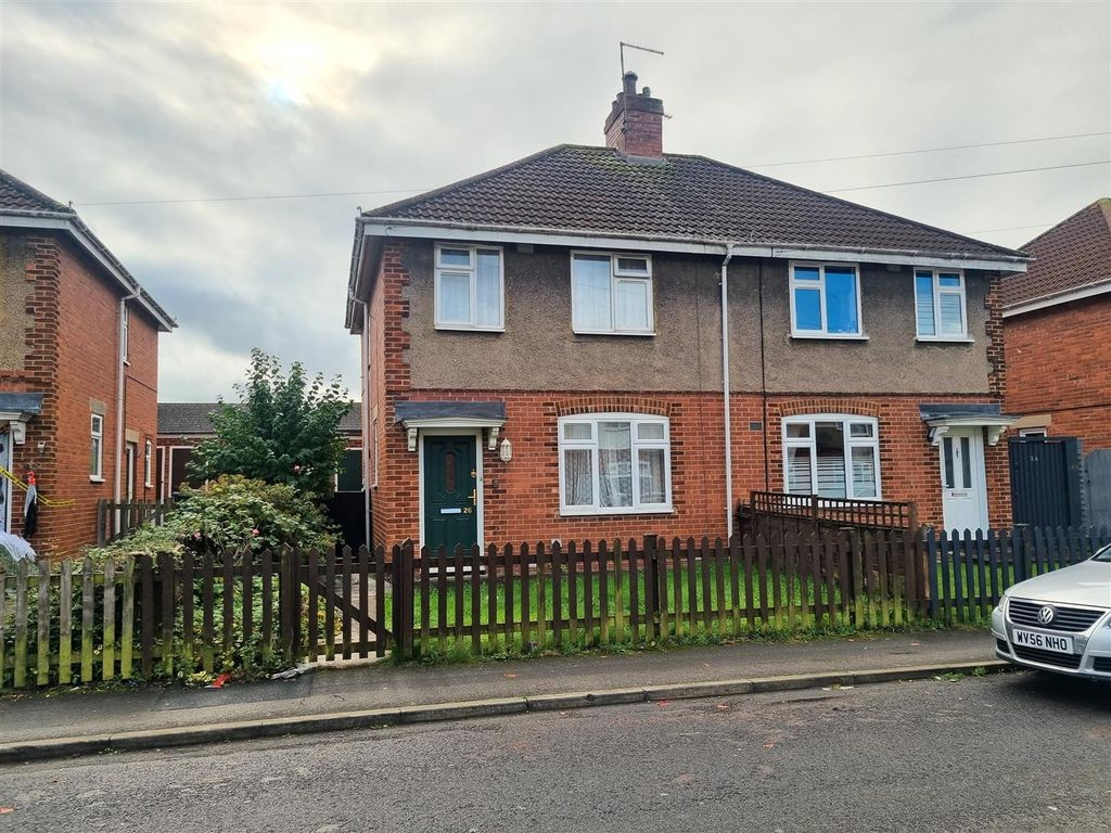 3 bed semidetached house for sale in Orchard Road, Trowbridge BA14, £