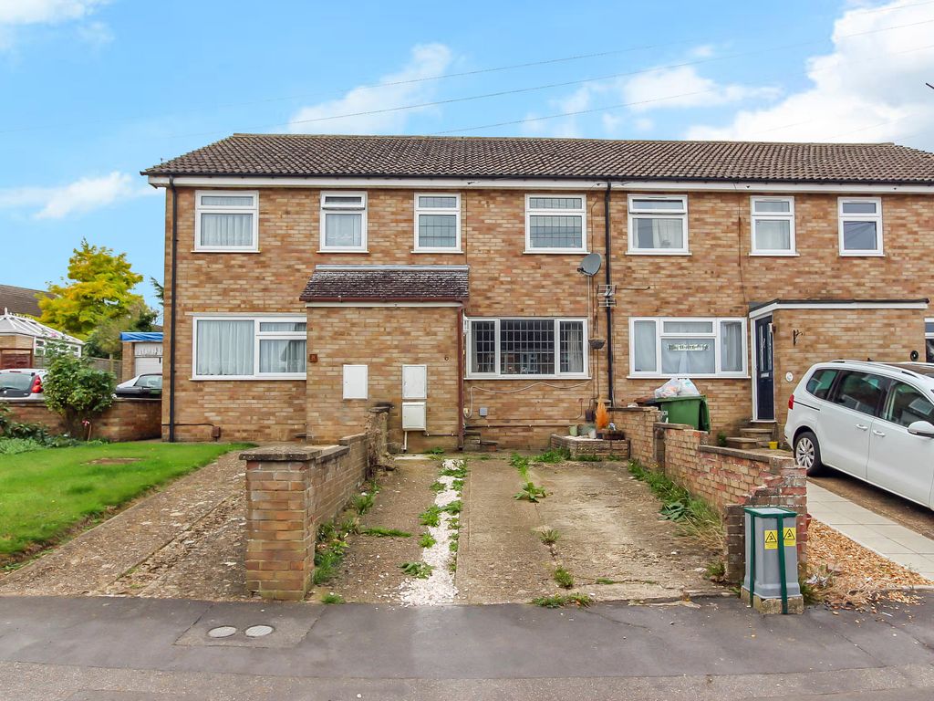 3 bed terraced house for sale in Evelyn Way, Irchester, Wellingborough