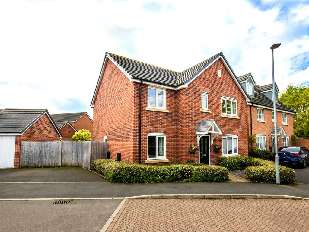 5 bed detached house for sale in Pardoe Drive, Pershore, Worcestershire
