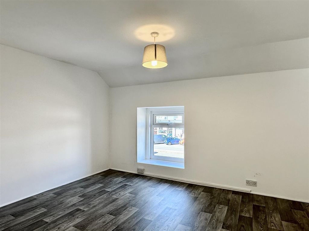 1 bed flat to rent in Gower Road, Killay, Swansea SA2, £650 pcm Zoopla