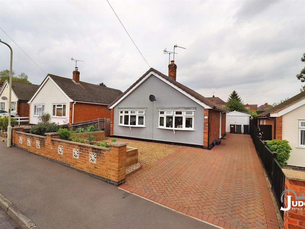 2 bed detached bungalow for sale in Bencroft Close, Anstey