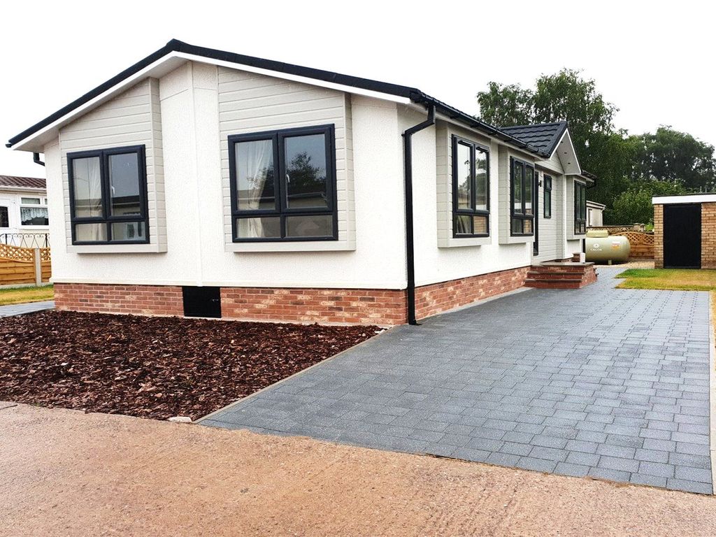 2 bed detached house for sale in Lodgefield Park, Stafford, Staffordshire ST17, £199,950 Zoopla