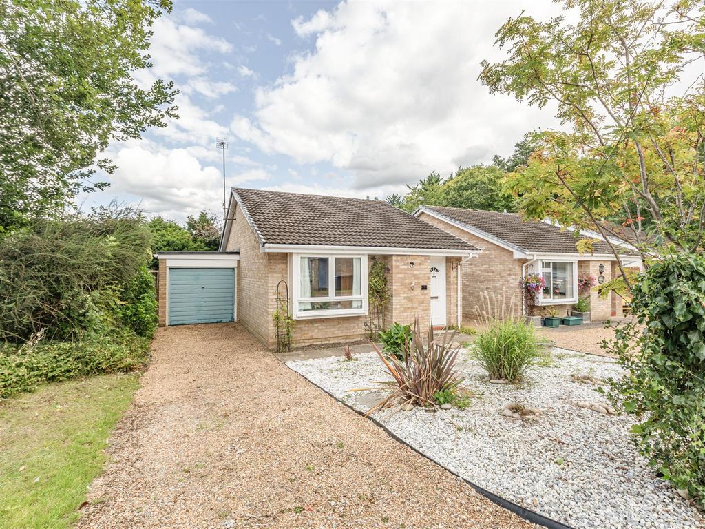 2 bed linkdetached house for sale in Lowthorpe, Shilburn Way, Woking