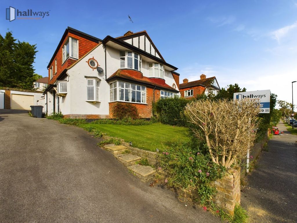 4 bed semidetached house for sale in Nutfield Road, Coulsdon CR5, £