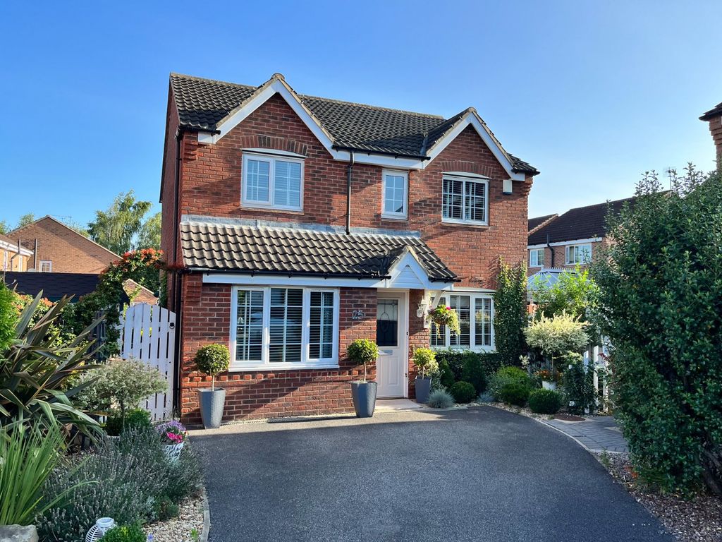 4 bed detached house for sale in Pasture Way, Whitwood, Castleford