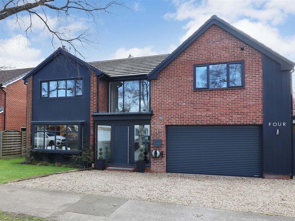 4 bed detached house for sale in Chantreys Drive, Elloughton, Brough