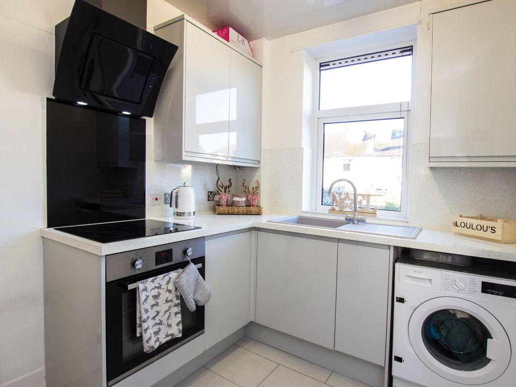 3 bed property to rent in Gillibrand Street, Darwen BB3, £725 pcm Zoopla