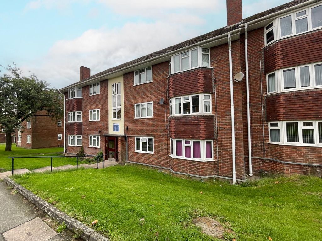3 bed flat for sale in Falcon Crescent, Bilston WV14 Zoopla