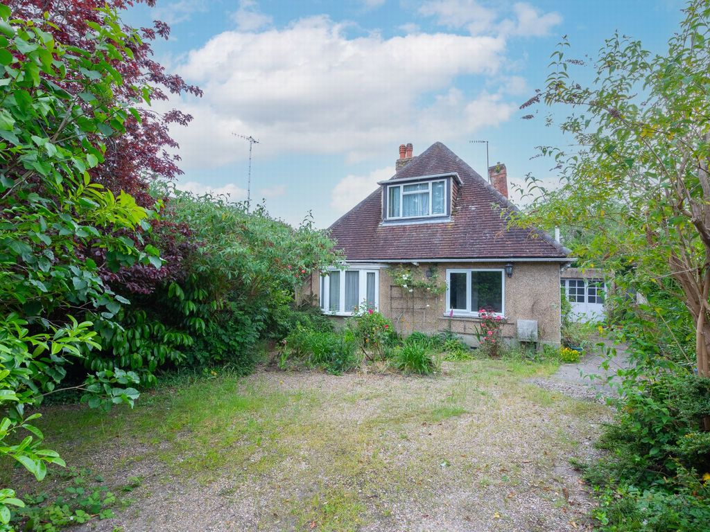 5 bed detached house for sale in Ayling Lane, Aldershot GU11, £475,000