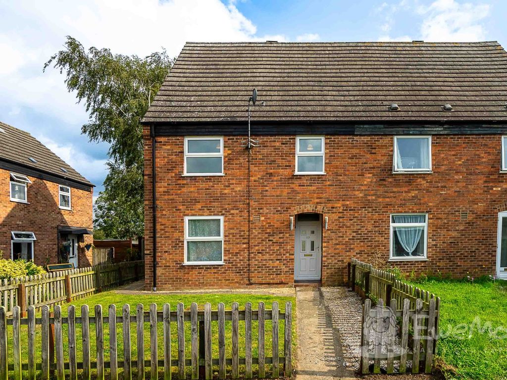 3 bed semidetached house for sale in Halford Place, Attleborough NR17