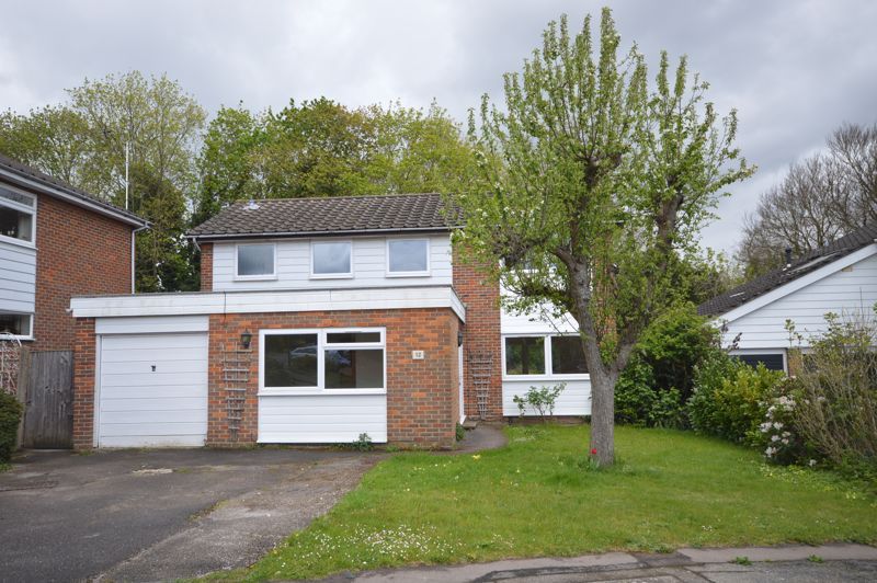 4 bed detached house to rent in Hatchgate Gardens, Burnham, Slough SL1