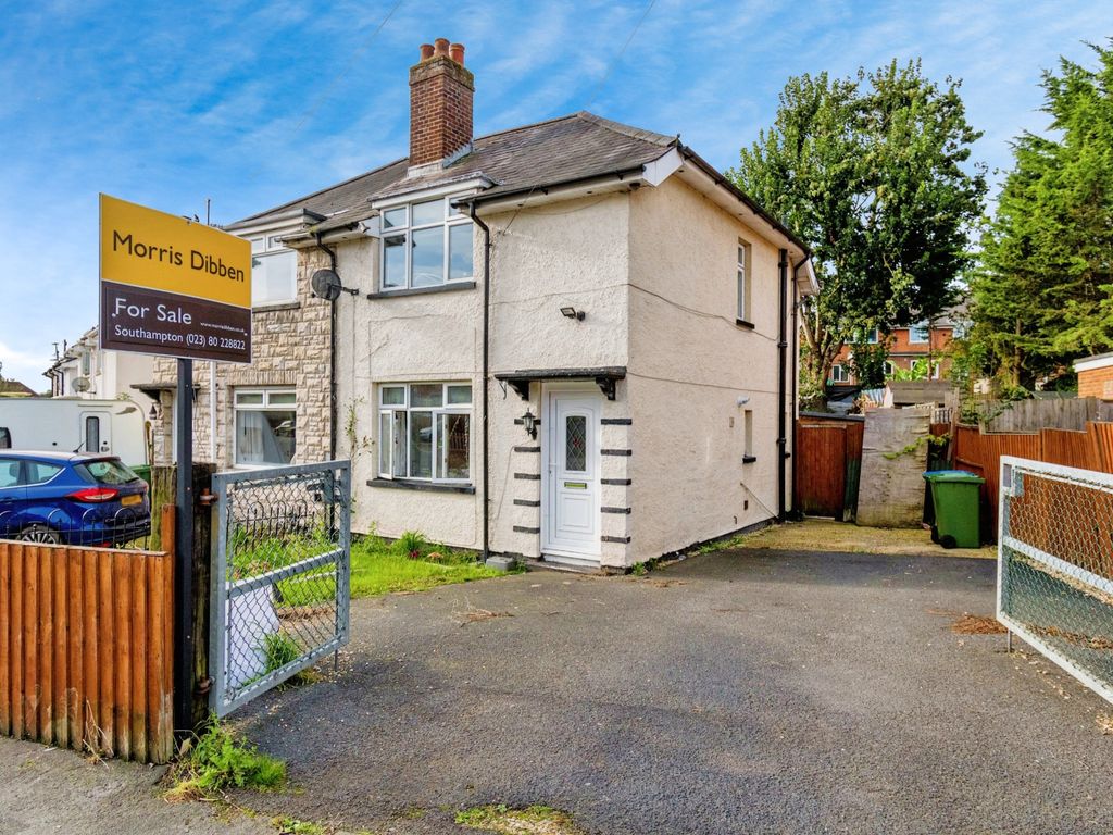 3 bed semidetached house for sale in Conifer Road, Coxford