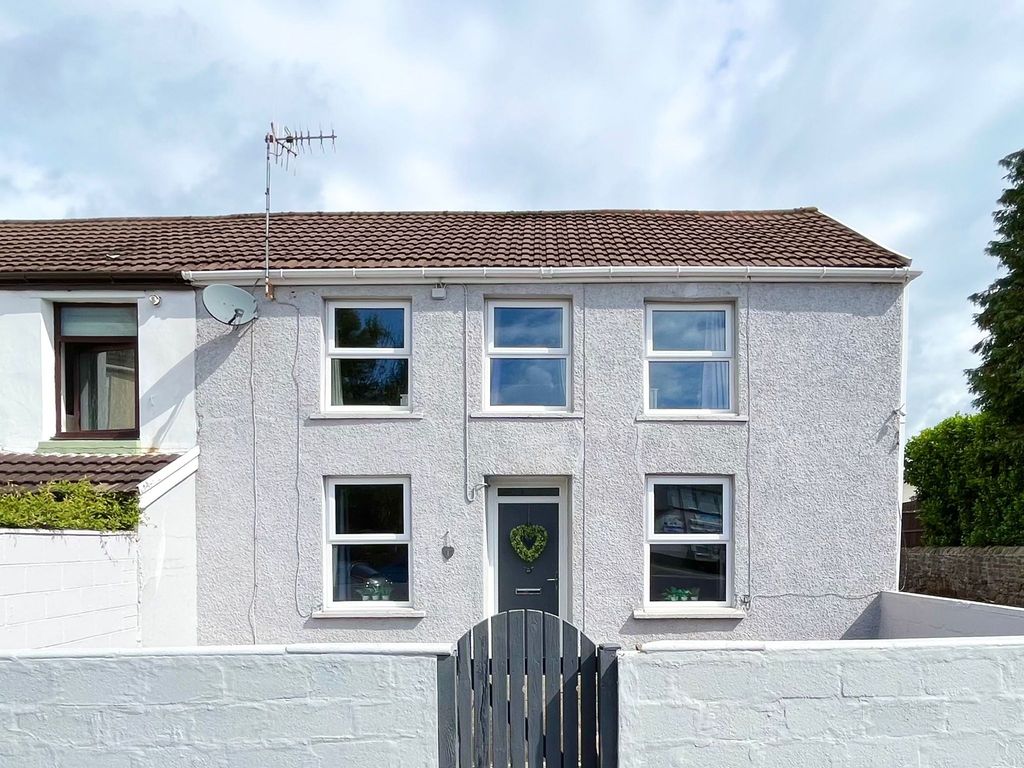 3 bed semidetached house for sale in High Street, Hirwaun, Aberdare