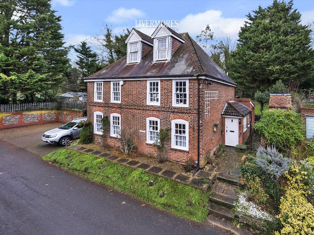 4 bed detached house for sale in Darenth Road South, Dartford, Kent DA2