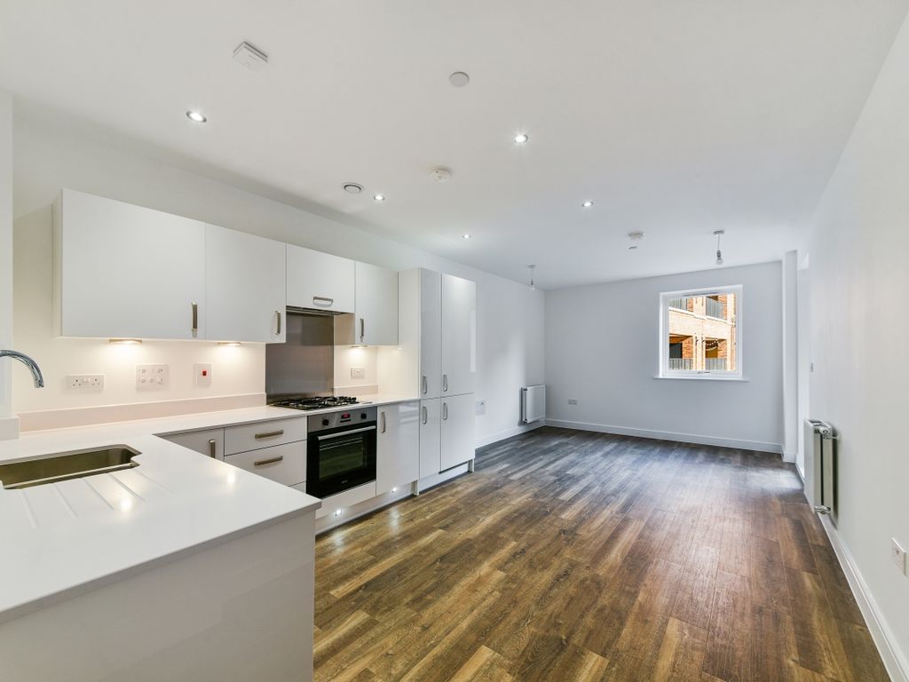 2 bed flat to rent in Oakleigh Road North, Whetstone N20, £2,200 pcm