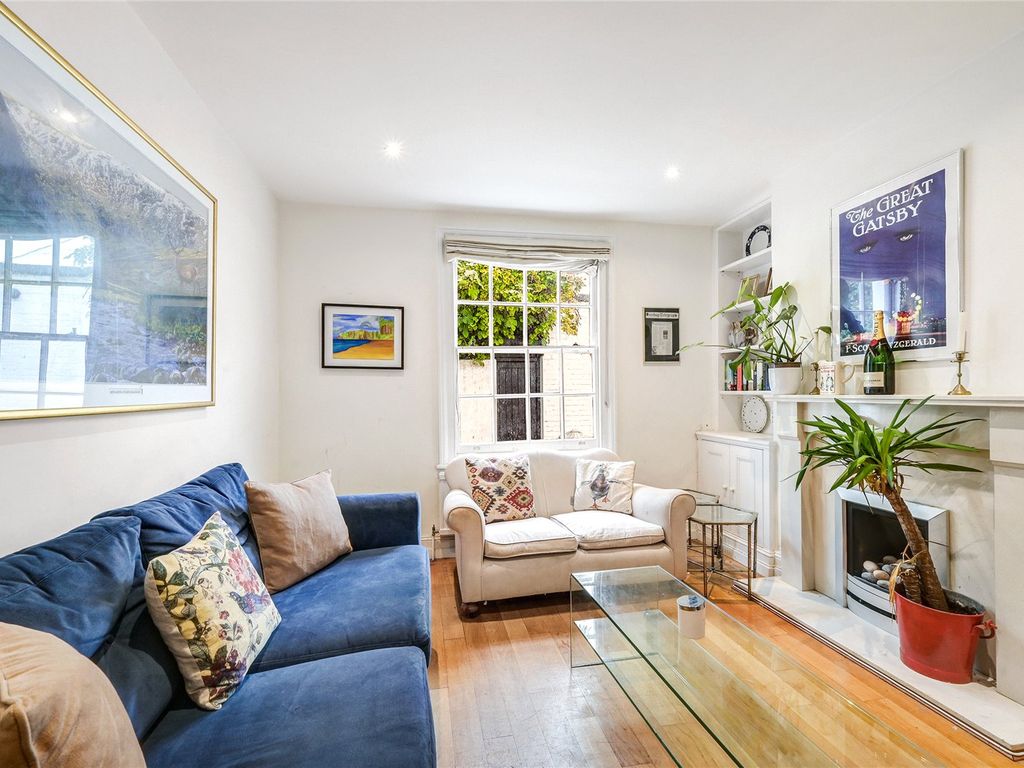 2 bed terraced house for sale in Upper Cheyne Row, London SW3, £