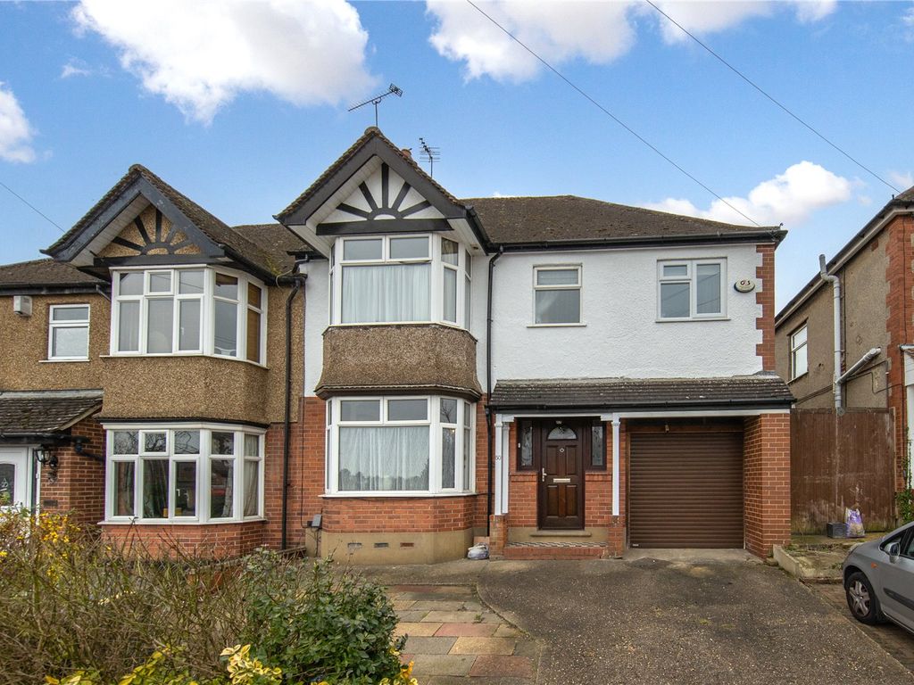 4 bed semidetached house for sale in Somerset Avenue, Luton