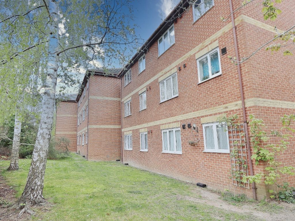 2 bed flat for sale in Mimosa Close, Harold Hill RM3, £225,000 Zoopla