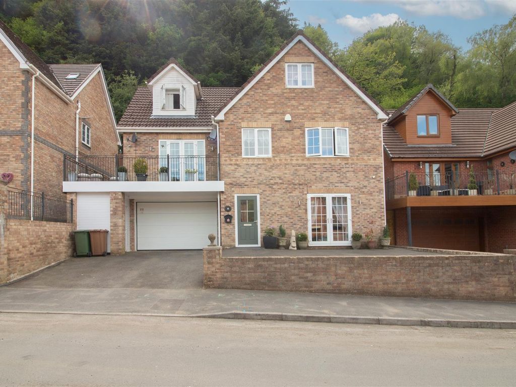 6 bed detached house for sale in The Glade, Wyllie, Blackwood NP12, £