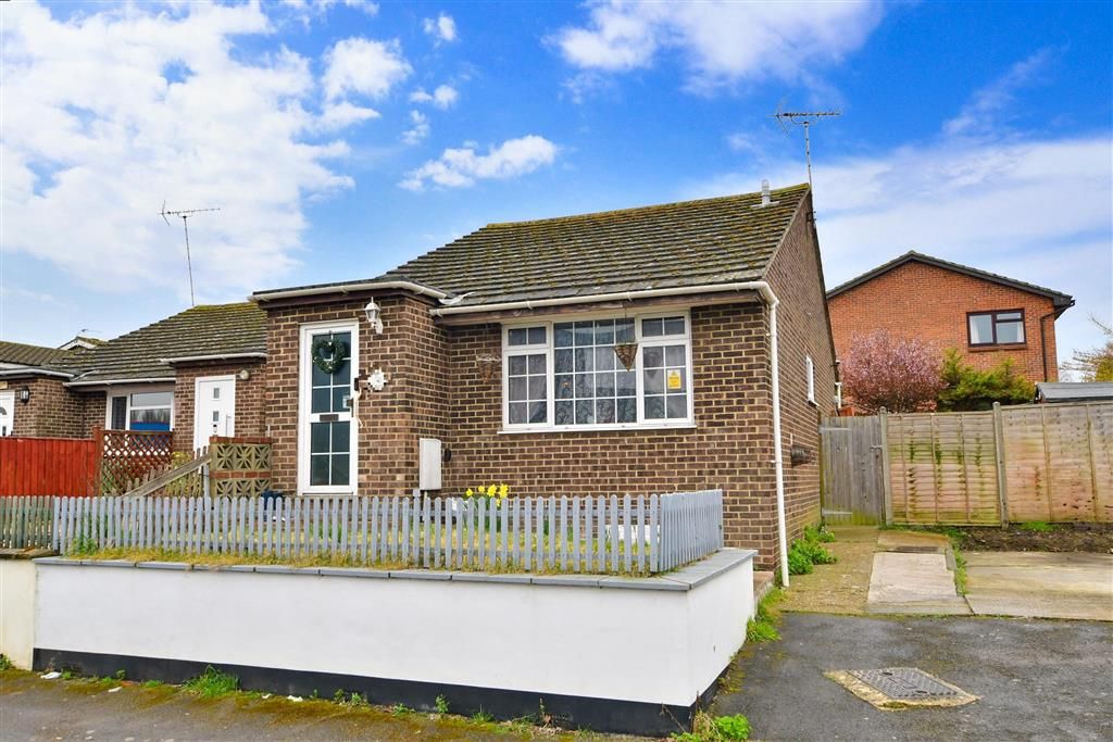1 bed bungalow for sale in Brooks Lane West, Bognor Regis, West Sussex