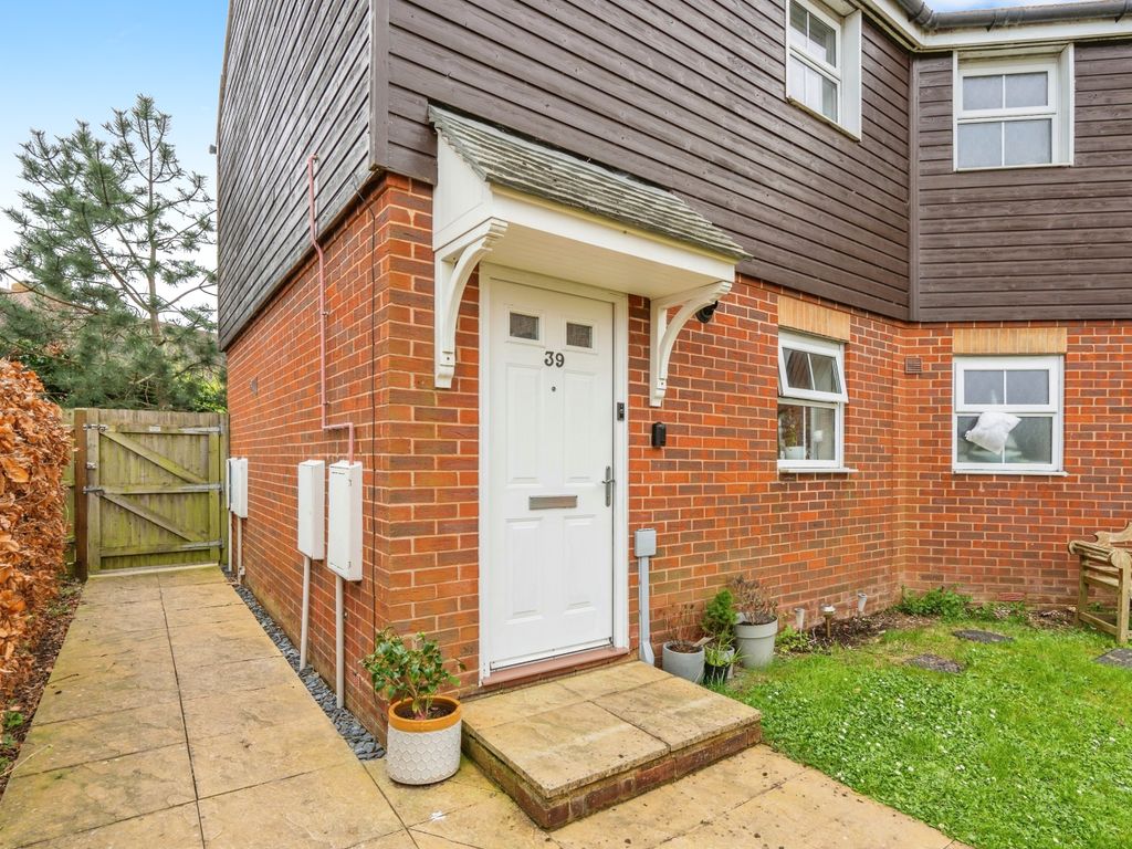 2 bed for sale in East Shore Way, Milton, Portsmouth PO3, £