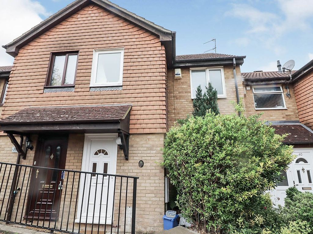 3 bed detached house to rent in Pomeroy Grove, Luton, Bedfordshire LU2