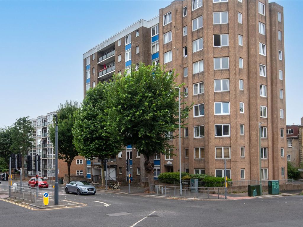 1 bed flat for sale in Marlborough Court, The Drive, Hove BN3 Zoopla