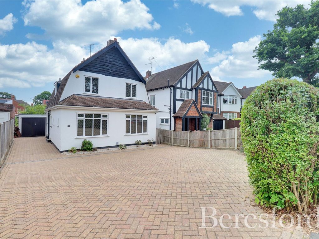 3 bed detached house for sale in Worrin Road, Shenfield CM15, £975,000