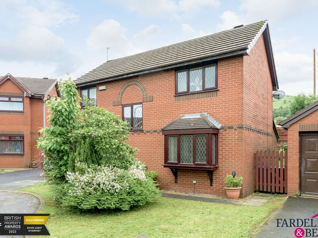 3 bed detached house for sale in Headingley Close, Accrington BB5, £