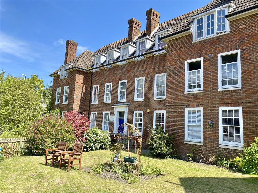 3 bed flat for sale in The Bourne, Hastings TN34, £250,000 Zoopla