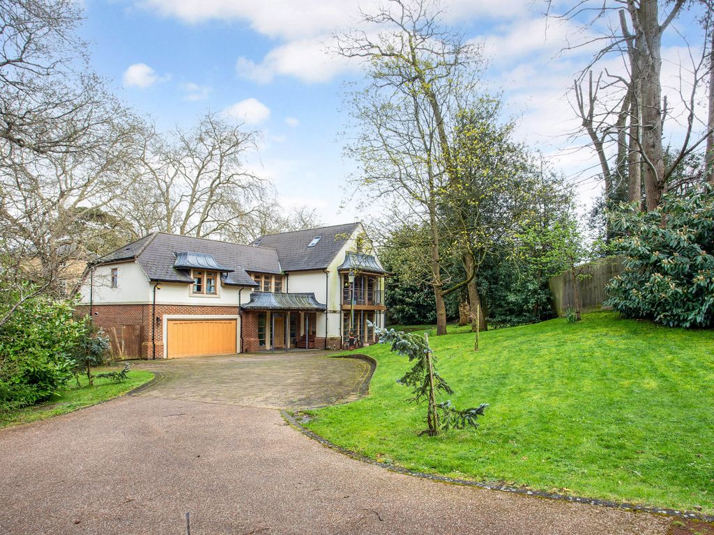 5 bed detached house for sale in Ashbourne Gardens, Hertford SG13, £