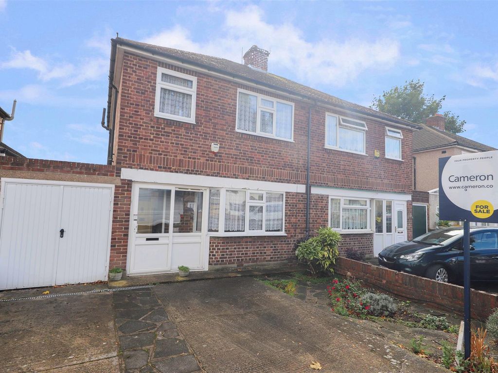 3 bed property for sale in Windsor Avenue, Hillingdon, Uxbridge UB10