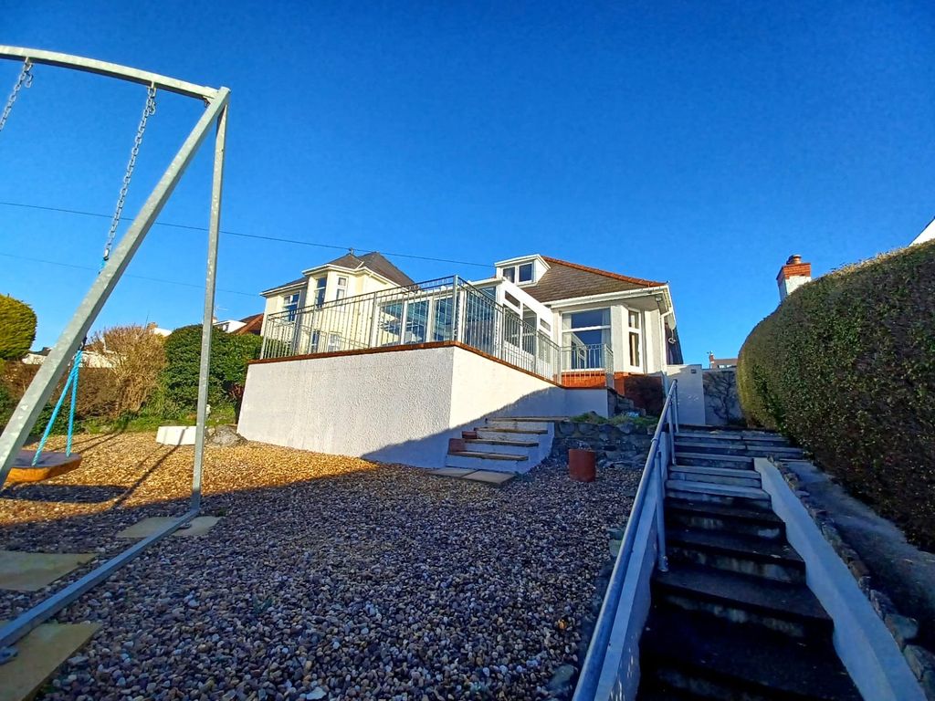 3 bed bungalow for sale in Hayston Avenue, Hakin, Milford Haven SA73