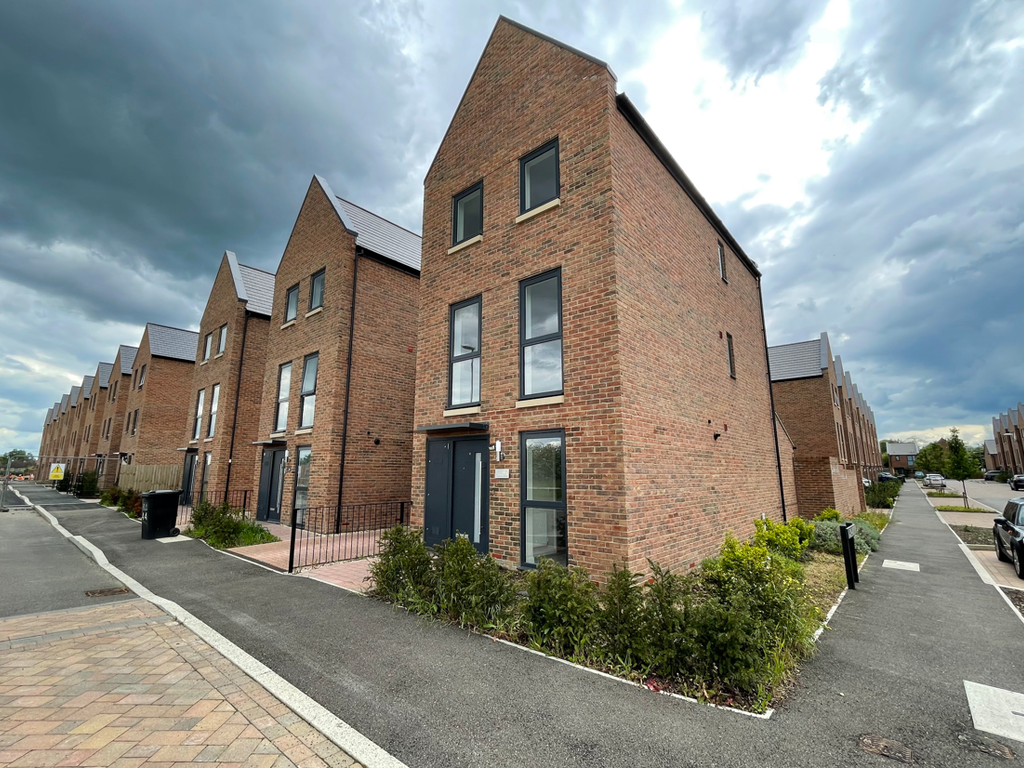 4 bed town house to rent in Falmouth Avenue, Cambridge CB3, £2,575 pcm