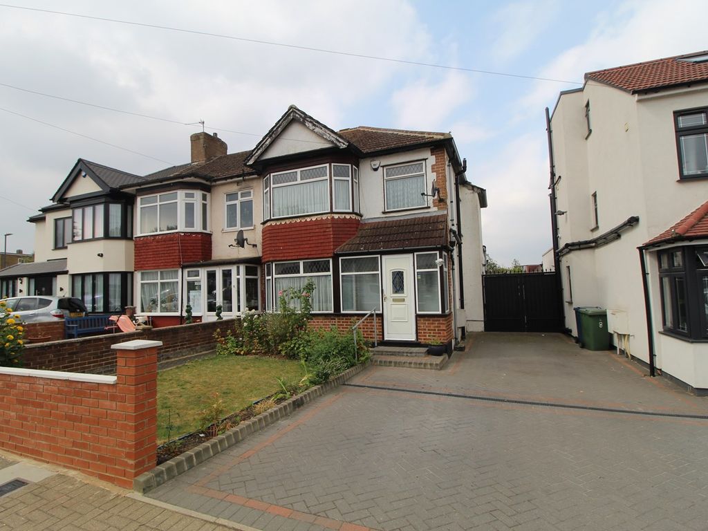 3 bed property to rent in Shaldon Road, Edgware HA8 Zoopla