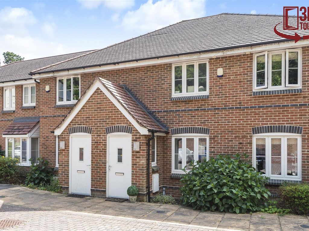 2 bed terraced house for sale in Phoenix Rise, Crowthorne, Berkshire